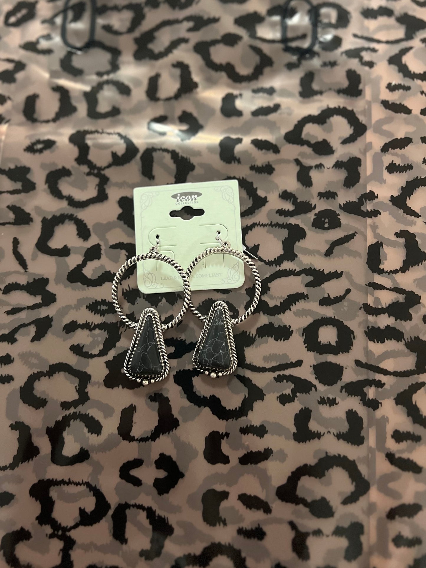 hoop w triangle stone